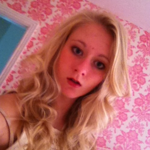Francesca has a really bubbly personality and is really funny,follow her! @AmyGillott