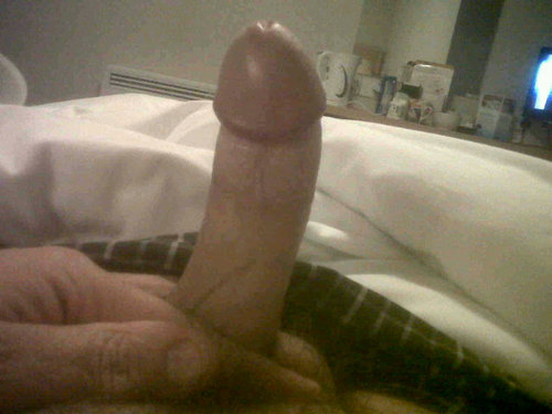 working away a lot looking for fuck buddys love to have my cock sucked