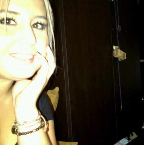 stilettom's profile picture. Saate bakmak için telefonunu çıkarırsın, telefona bakıp tekrar cebine koyarsın ve bir anda fark edersin ki saate bakmayı unutmuşsun.