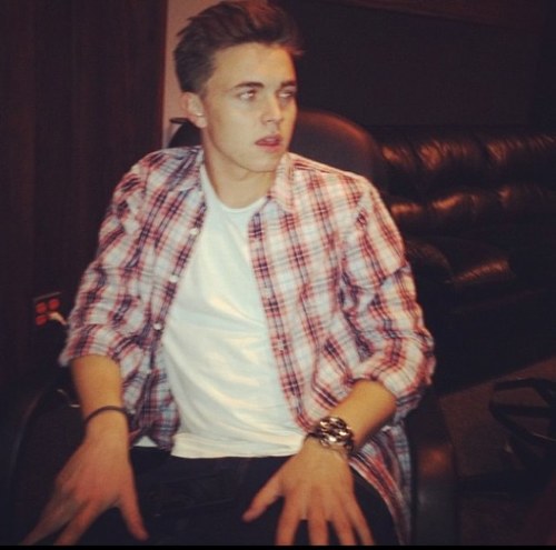 “the sky's the limit, right?” huge fan of @jessemccartney AND HE TWEETED MEEEEE c: ciao x