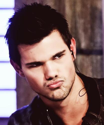 FasdeTaylorDL's profile picture. Twitter destinada aos fãs do ator Taylor Daniel Lautner. Curtam também a página no Facebook: http://t.co/Y87kEoL1