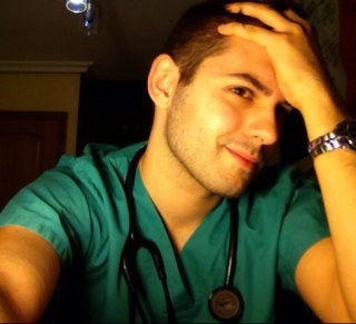 Médico Intensivista.