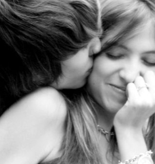 #amadordeella no le puedes negar una poesía al amor de tu vida.