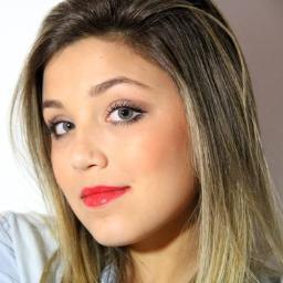Maria Ribeiro, 16ans, fan de mode, sympathique, cool, marrante, toujours presente ! https://t.co/gp0W7M8V