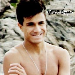 Fã clube dedicado ao Pedro Lucas. Vocalista e guitarrista da banda RESTART! 
Since:09.03.2012 Dona: @taynara_munhoz