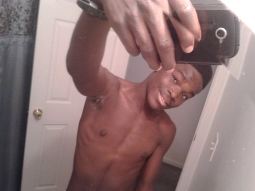 chasin da stars sleepn on da clouds im da lass livin king known 2 mann ayee rns follow my lil sis she koo as'f @DeyLove_juney