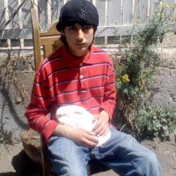 Hola xD mi nombre es daniel y tengo 14 años y me gusta el cantante lil wayne y tambien YmCmB que significa Young Money Cash money billonarios lol eso chau xD