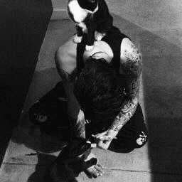 (RP) Me gusta que me digan Andy. Mamá @GabFellow y Papá @ElDelTridente. Hermano mayor por 30 min. Fan de Batman. Tengo dos gatos.