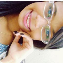 Não é preciso mostrar beleza aos cegos, nem dizer verdade aos surdos..
Basta não mentir para quem te escuta, nem decepcionar os olhos de quem te vê.!
=)