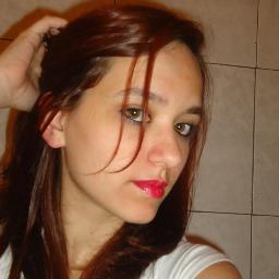 Signo:Aries, tenho 18 anos, Sou carinhosa, romantica, ciumenta, timida, quer saber mais?=D Segue! Sigo de volta pode confiar! s2