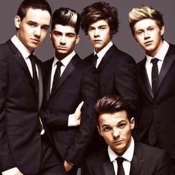 Just 3 Directioners Trying to Get 1D To Their City :) x 
*we'll follow back, just ask!*