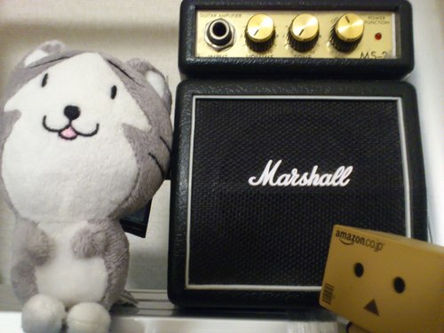 メガネでギターな某ゲーム屋さんの企画担当。THE YELLOW MONKEYとバイザラウンドとGRAND FAMILY ORCHESTRAと椎名慶治とdefspiral（TRANSTIC NERVE）とGRANRODEOとバディ・コンプレックス。