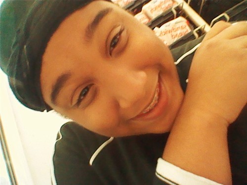 5'5 Thickk Andd Loveinn Every Part Of Itt.... Proudd Mommy Of A Handsomee Baby.! Singlee :)