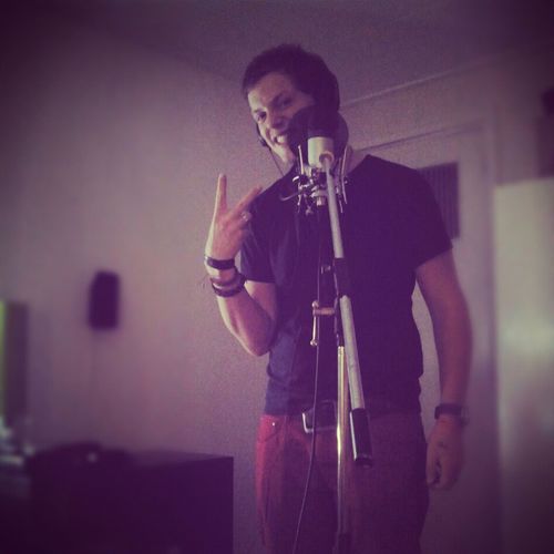 Joas/switch/acteur/muziek/theater!