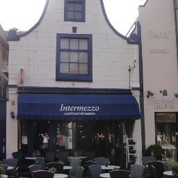 Lunchroom/brasserie Intermezzo aan de Laat Alkmaar. Voor een kop koffie met huisgemaakt appelgebak of een heerlijke lunch!