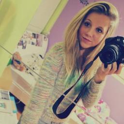 17.No dejes que  te hundan. Adicta al Pica-Pica. Soy un subrayador rosa. #DIRECTIONER ~11 Fan de Pikachu. So nice$'