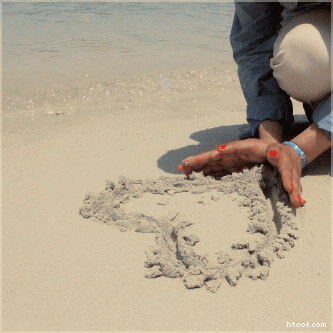 z7z713's profile picture. خُذي ما شئتيِ منيِ يا صديقتيِ و لكِن : عديني أنْ لا تصبحِي يومًا غريبه