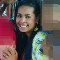 Mas como menina-teimosa que sou, ainda insisto em desentortar os caminhos. Em construir castelos sem pensar nos ventos. .Jah Bless
