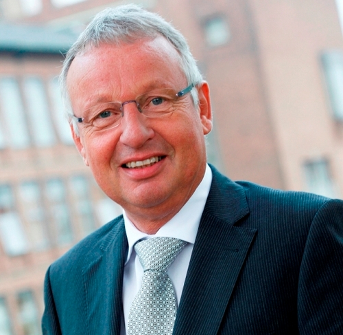 Ex Wethouder CDA Aalsmeer 2010-2018 Ere-burger gemeente Aalsmeer 2018. Gepensioneerd , Getrouwd, twee zoons en een dochter en trotse opa van twee kleinkinderen.