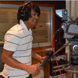 elandreacatugas's profile picture. Guitar boy