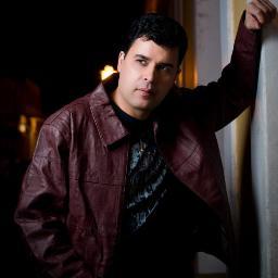 Twitter oficial do cantor sertanejo Ranieri.

Felicidade, é desejar e fazer o bem às pessoas.
