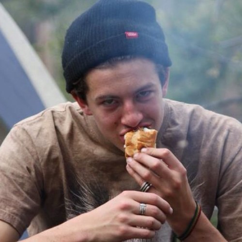 lindaqueer's profile picture. 