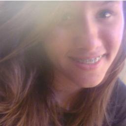 Eu gosto de pessoas que tiram sorrisos de mim, quando eu menos espero e mais preciso.