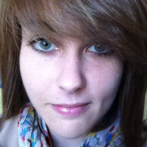 Rien de tré interessant a dire sur moi. Une fille comme les autres. Voila :)