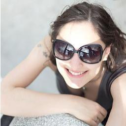 Perfil sem breves descrições.Várias artes em uma só.