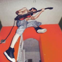 Bass player, Independent theatre starring.
El teatro es donde se ve la esencia real de un actor, porque si te equivocas no hay opción a repetir