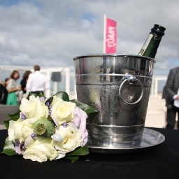 Trouwentexel's profile picture. Trouwen op het strand, de mooiste locaties van Texel: Paal 17 Aan Zee en Paal 17 Zomers