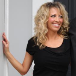 interior designer, marketing & brand management, social media, log homes, rustic decor, luxury bedding