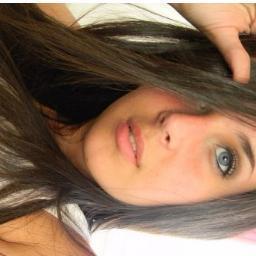 eu so doida,chaterrima,legal,inteligente um pouco,adoro malhação,amo minha familia  e a razão do meu viver e deus e claroo, e amoo mais ainda meuu irmão...