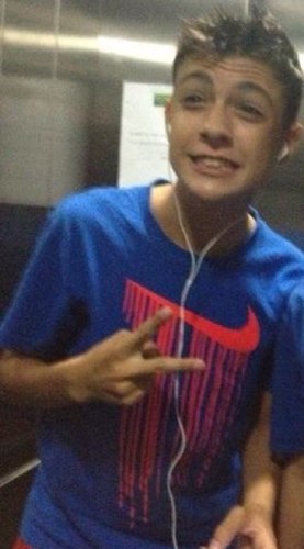 Me segue que sera muito feliz !! Hahahahhahah !! não sei oq falar mesmo !
