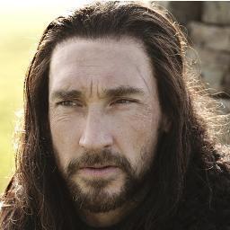 Vivo en el Muro con la Guardia. Tengo un don especial por perderme. Gran amigo de @westeraenfurec, que me ayudó a encontrar el Muro. #SpanishFakeWesteros