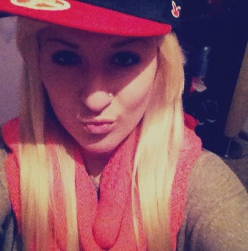 ResiCarter's profile picture. Drunk on Love.. Follow me on instagram : @resilalaa