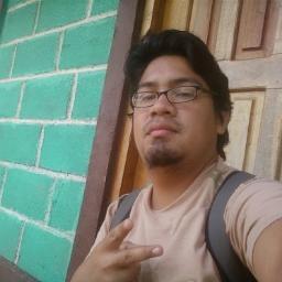 Técnico en reparación de Celulares, 
Guitarrista Productor. 
Locutor de Radio Nazareno Stereo 97.7FM