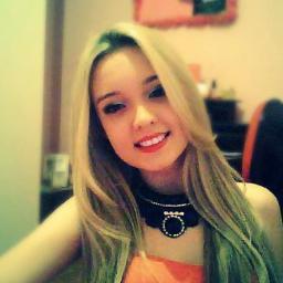 Minha mãe disse que eu não posso falar com estranhos, então beijo pra você :*