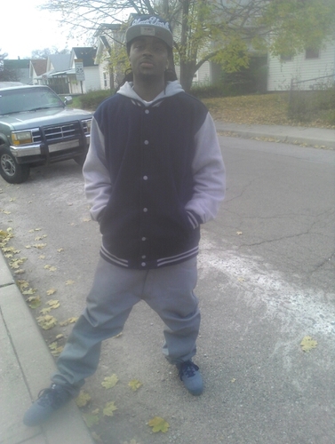 I'm a get money first type of nigga M.O.B but F.O.A! Check Out My Stilow! #Team Bitch I'm Onna Come Up!!