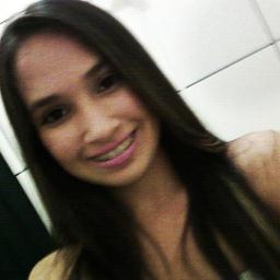 Quem sou?!
Eu sou para cada pessoa aquilo que ela acha que eu sou, mas o que para mim importa é o que eu estou a procura de ser, e isso eu ainda não sou.