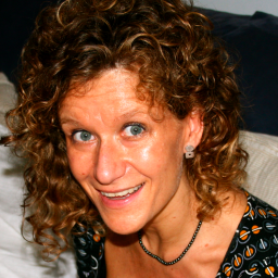 Producer, distributor, consultant @LUKIMEDIA, love documentaries, thrilled by Crossmedia, a bit addicted to Social Media,litterature. Engl, Esp, Dt, Fr, Cat, It