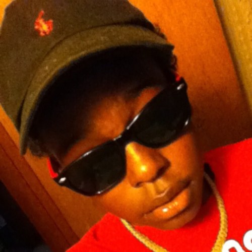 Kidd Reke?? Thatss Mee.. That Follow Button?? Turn It Bluee.. Im Just Dhaat Guy *