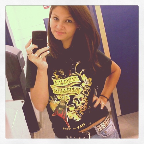 Brianna Lee Baxley(; 19 and a senior in highschool. I enjoy the simply things. tattoos and pirecings! I'm just me.