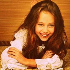 Hi, I am Marissa! My mom is @SimplyAlexRusso She cares about me. I love her. I am a little ball of sunshine.