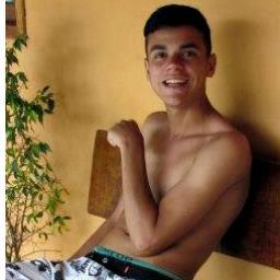 Sempre com o sorriso no rosto , independente de tudo e de todos esse é o meu lema .