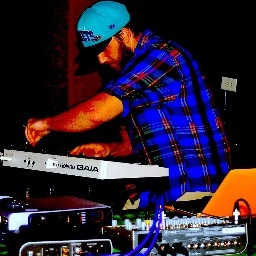Producer/Audio Engineer/Mastering Assistant at 
Engine Room Audio: @EngineRoomAudio   
Management: @scottylee