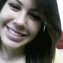 Um sorriso vale muito mais do que palavras. Por isso, sorria para mim e demonstre que atitudes valem mais que meras promessas arremessadas ao vento!