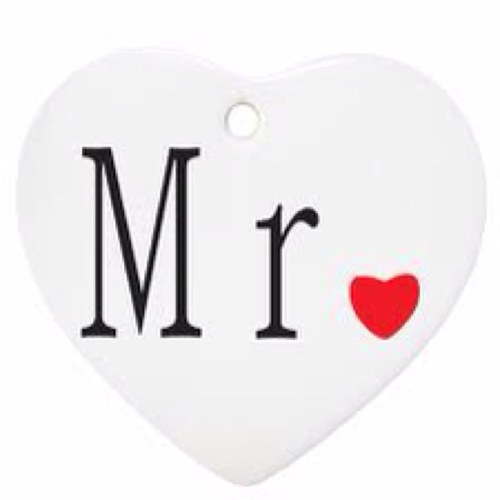 Live life to your fullest cause life is to short, I am Mr.Love, I tweet random sayings about anything pretty much, follow me back an enjoy my tweets :)