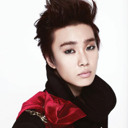 อันยองครับผมมีนามว่าจองมิน หรือเจ้าชายกระจกนั่นเองครับ^^ ผมเป็นกันเอง ไม่กัด=[]= ไม่ดุเพราะฉีดยาเรียบร้อยแล้ว-[]-(?) ครับผมยังไงก็ฟลอกลัยกันเยอะนะครับผมรออยู่