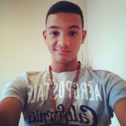 Ball is life 
Follow me & I'll follow back 
Im dominican, 16 years old
